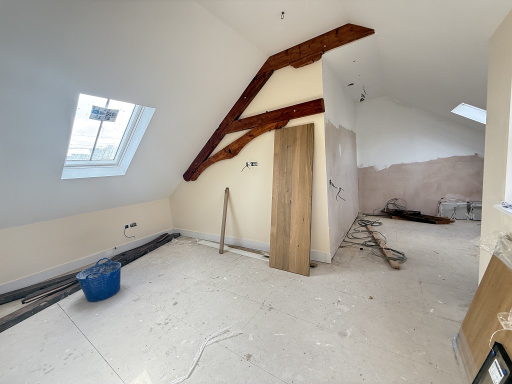 Lot: 95 - COTTAGE CONVERSION FOR COMPLETION - SECOND FIX REQUIRED - Living room area